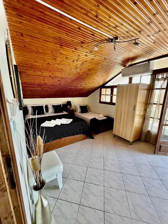 Athina K Rooms Nea Kallikrateia Apartment
